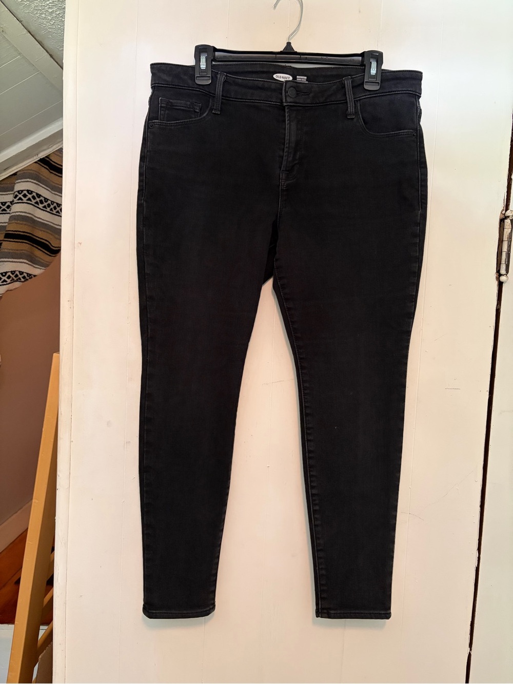 Old Navy women's true black All-Star stretchy super skinny jeans.